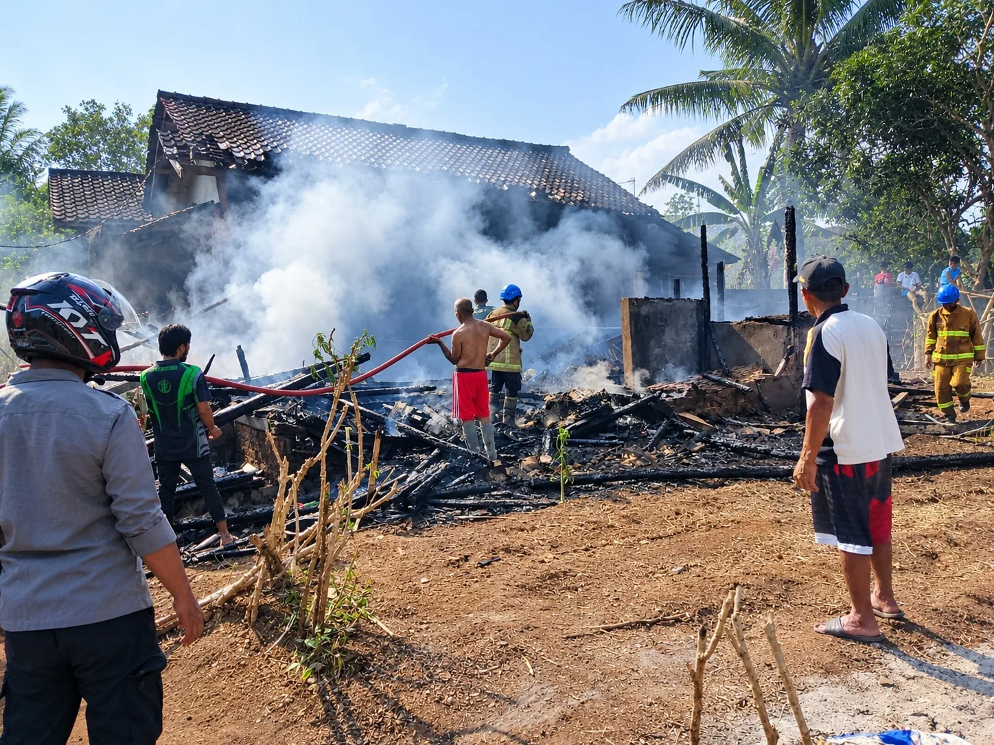 Diduga Kompor Lupa Dimatikan, Rumah Warga di Selaawi Ludes Terbakar