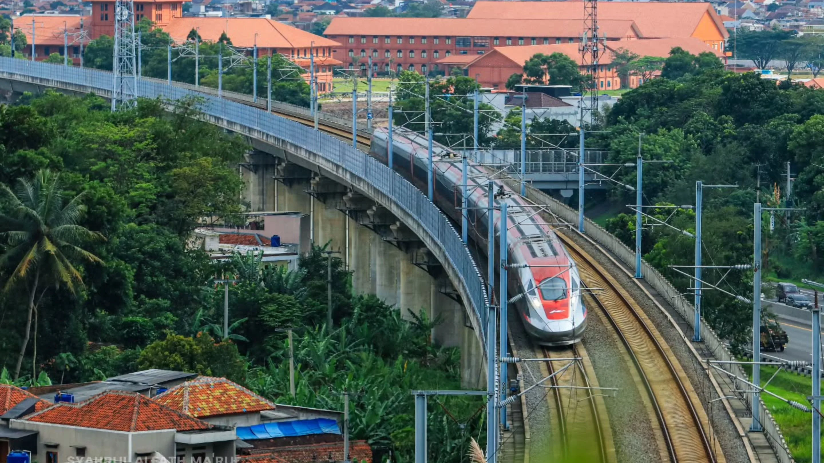 Whoosh Tembus Lima Besar Kereta Tercepat di Dunia, Capai 350 Km/Jam