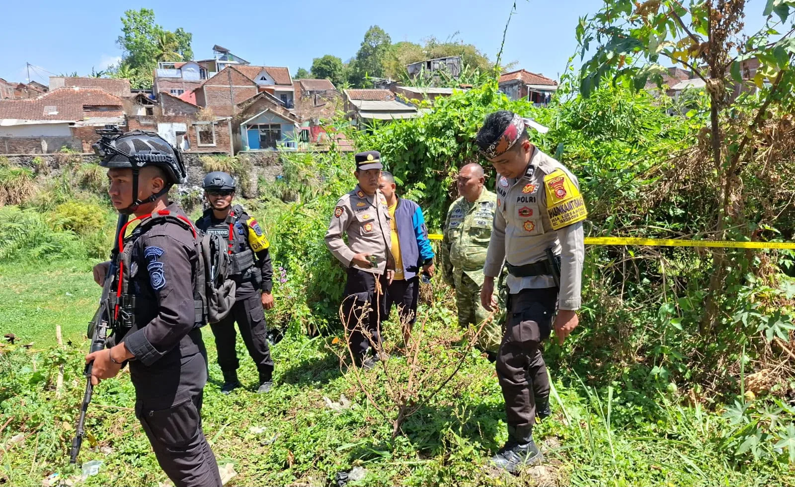 Polisi Amankan Lokasi Penemuan Hulu Ledak Mortir di Tarogong Kidul