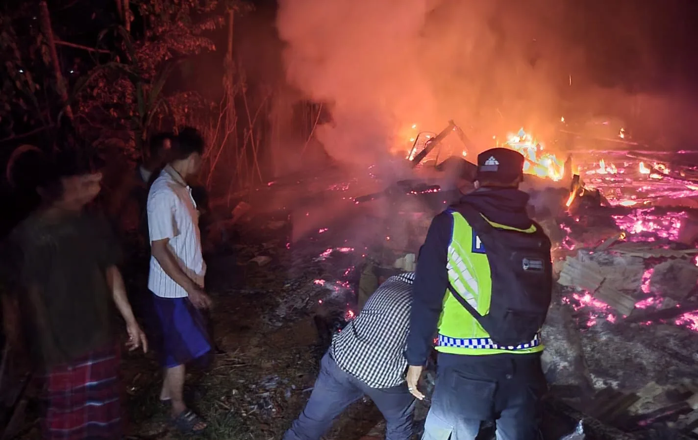 Rumah Panggung di Banjarwangi Garut Terbakar, Kerugian Capai Rp40 Juta