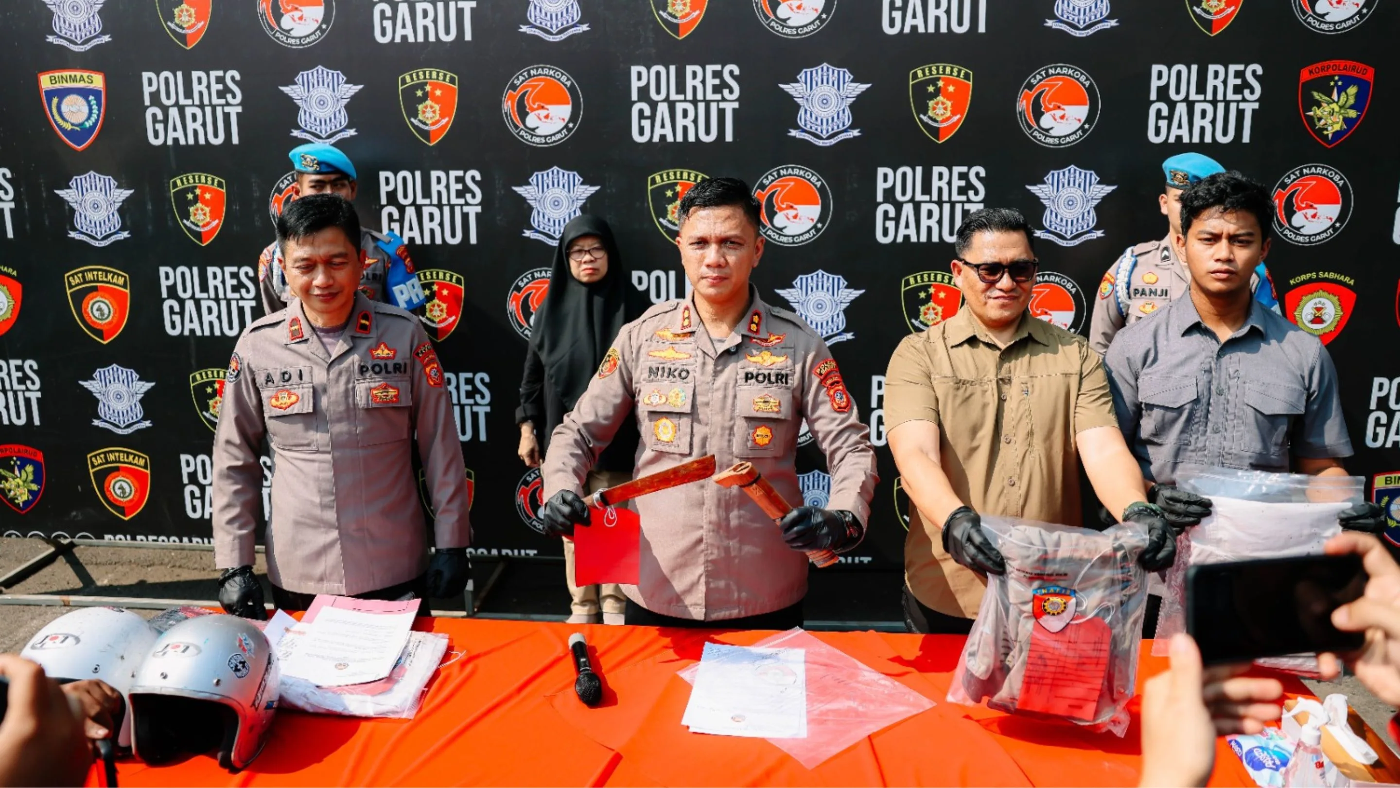 Polisi Tangkap Pelaku Bacok Warga Hingga Tewas di Banyuresmi Garut
