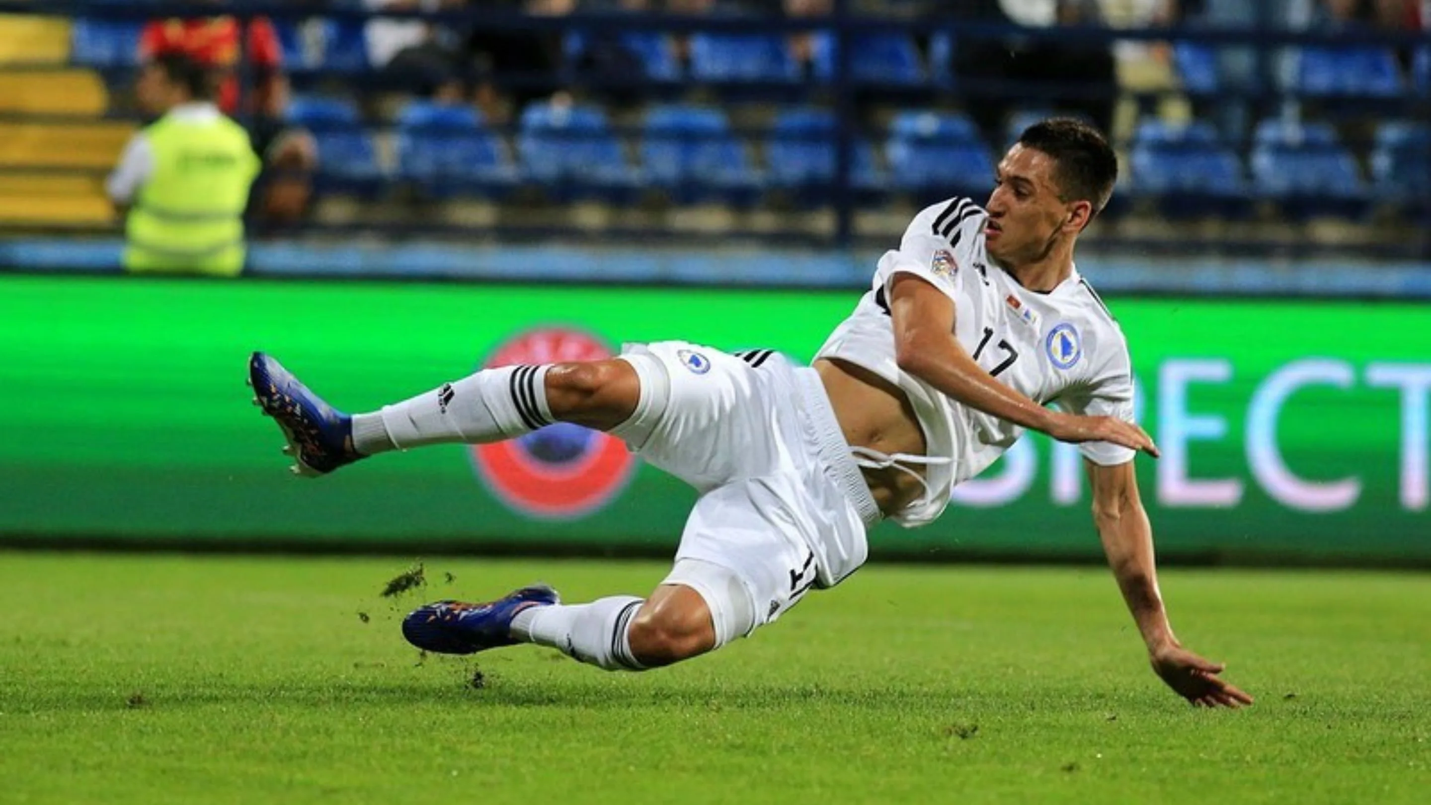 Eks Timnas Bosnia Luka Menalo Resmi Perkuat Persib Bandung