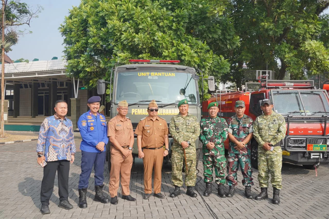 Perkuat Respons Kebakaran, Damkar Garut Apresiasi Bantuan Mobil Tangki Air TNI
