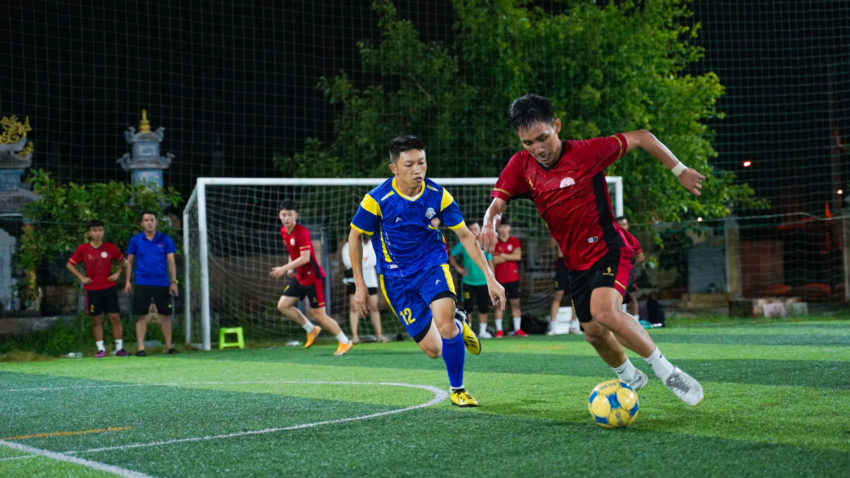 Serupa Tapi Tak Sama, Ini Dia 6 Perbedaan Utama Mini Soccer dan Futsal