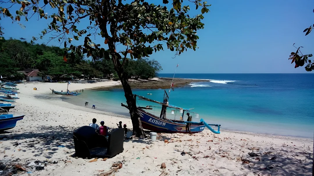 Pantai Cidora Garut: Pantai Tenang di Selatan yang Cocok untuk Healing