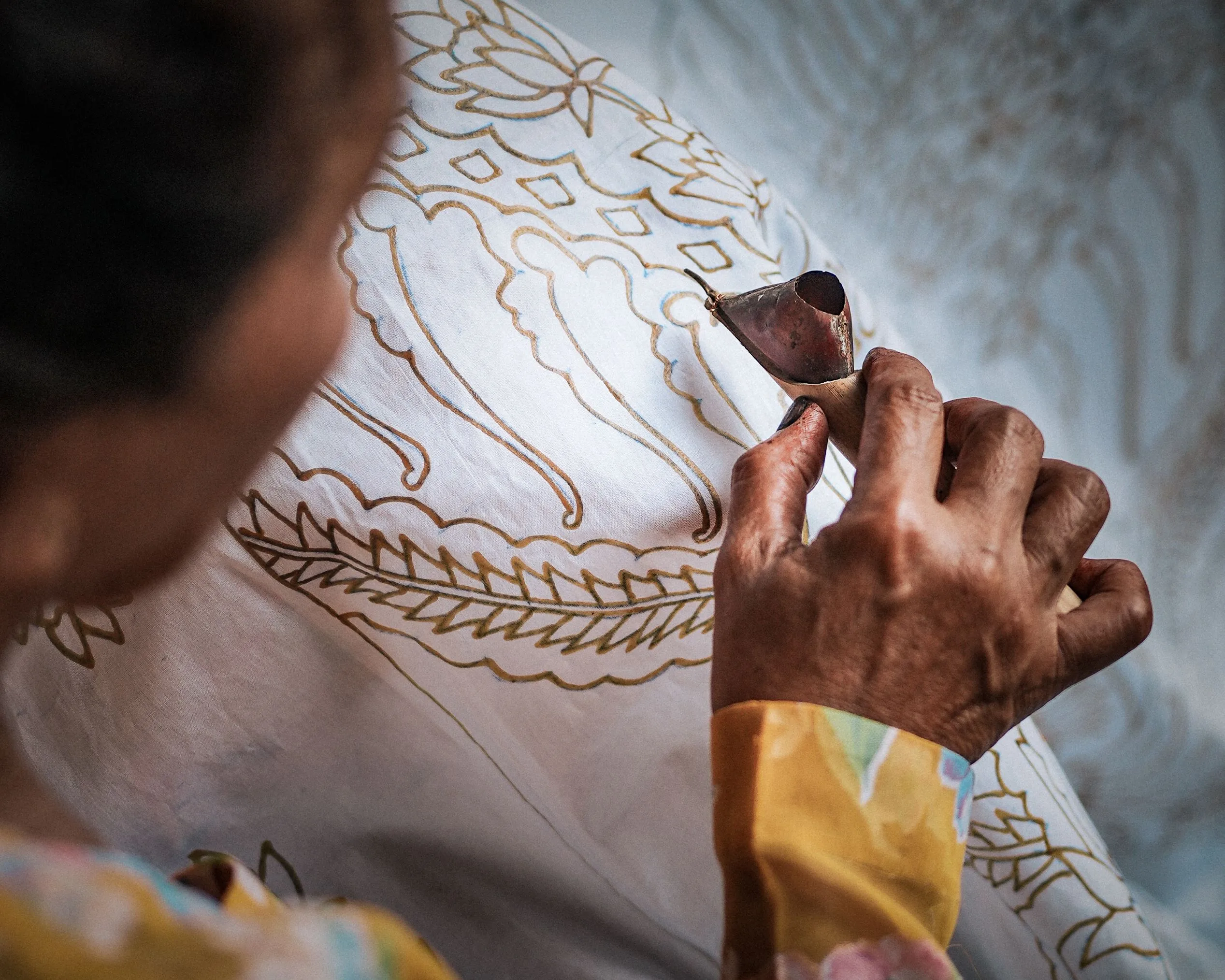 Batik Garutan, Estetika Warna Cokelat Muda dan Motif Penuh Makna