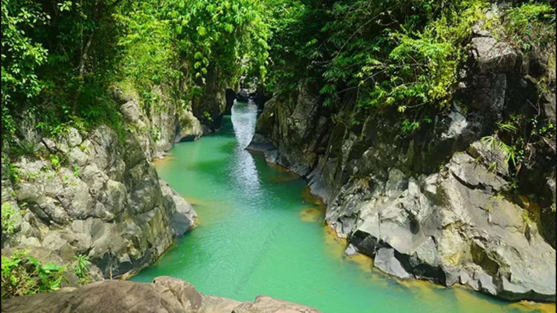Wisata Leuwi Jurig Garut