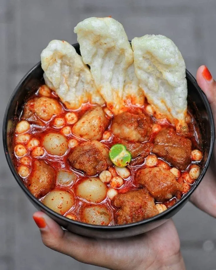 Jajanan Pedas Selalu Jadi Favorit Anak Muda Garut, Ini Alasannya!