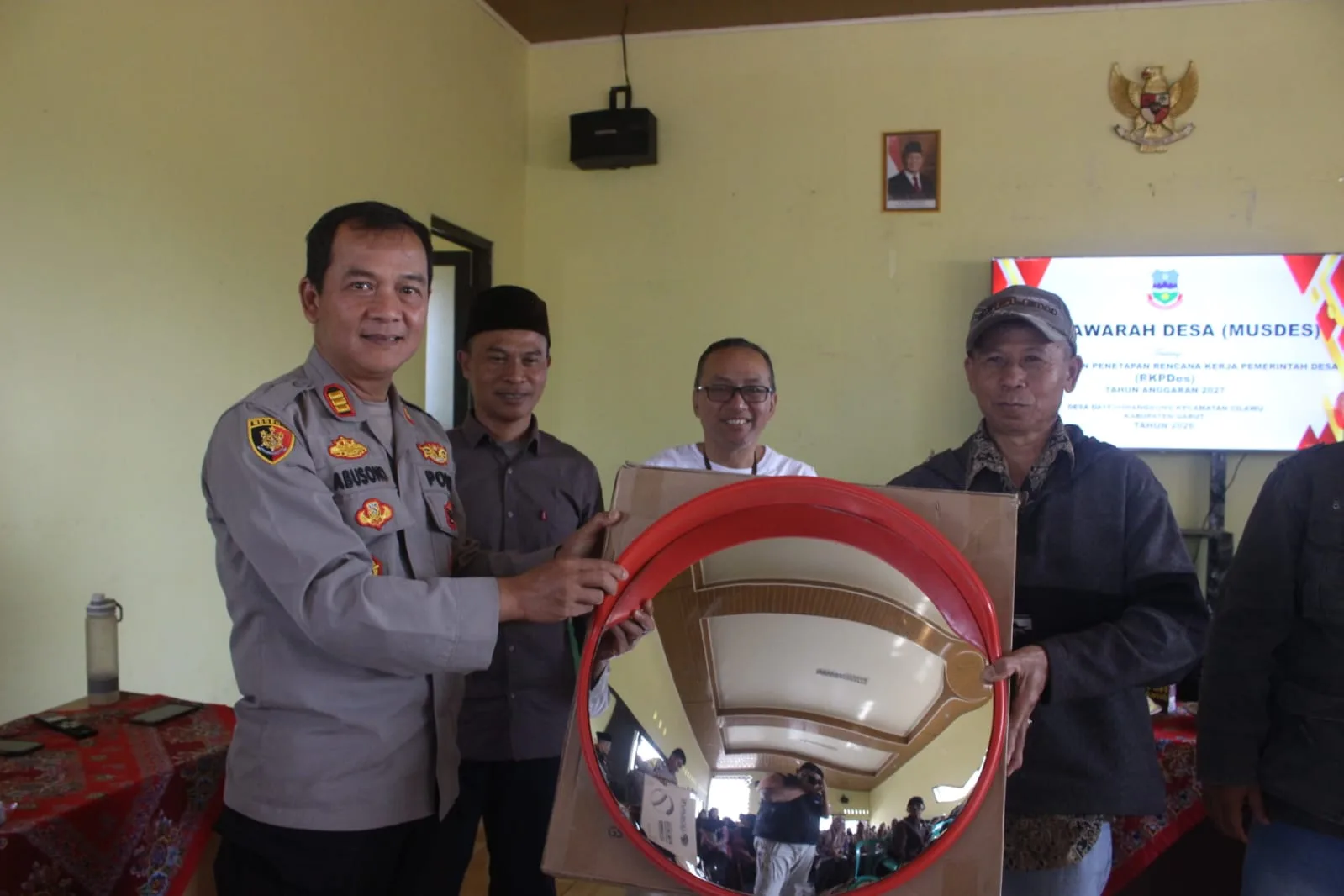 Cegah Kecelakaan, Tiga Titik Rawan di Dayeuhmanggung Garut Dipasang Kaca Cembung