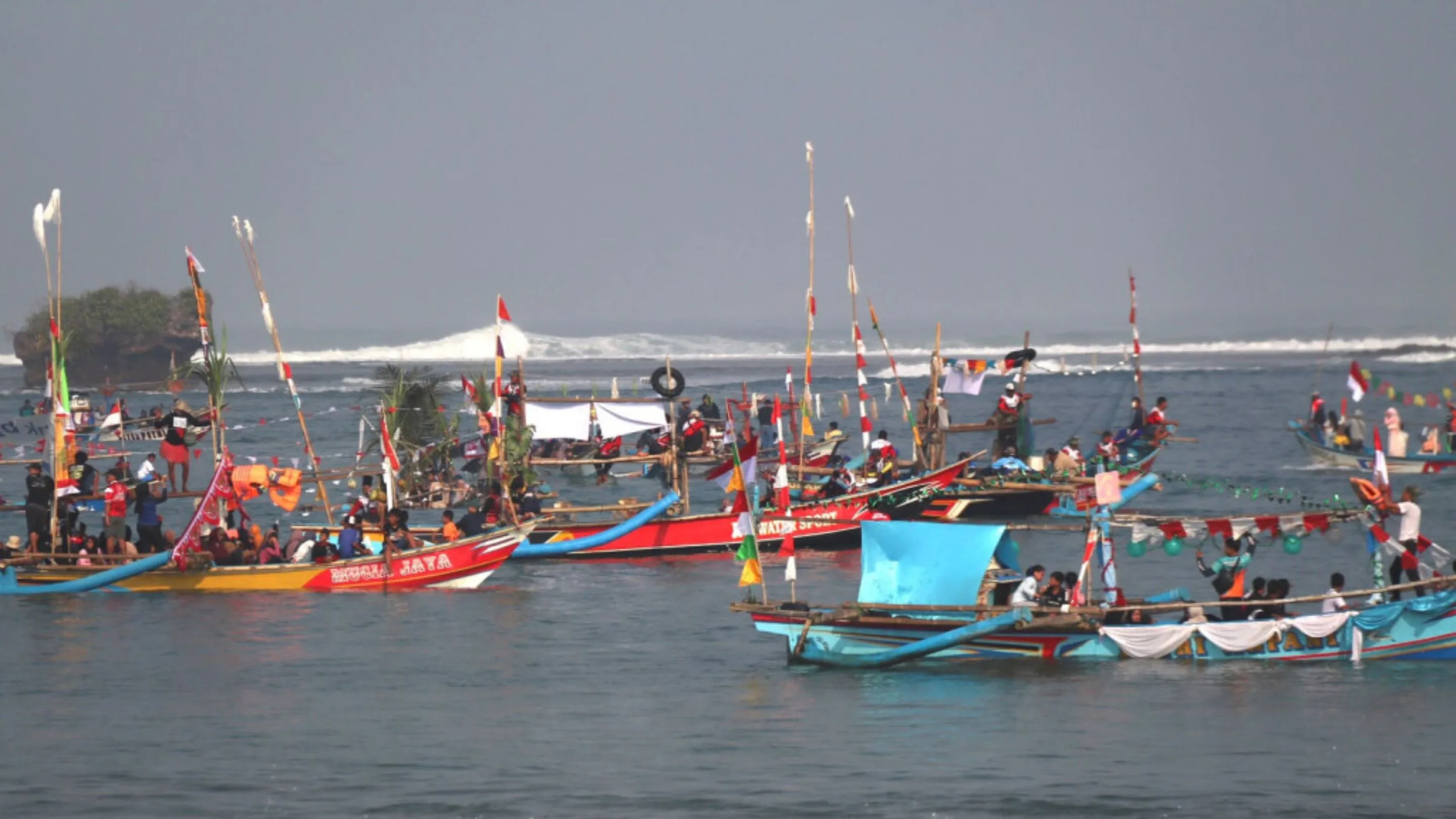 Pemkab Garut Kembangkan Potensi Wisata Pesisir di Pantai Santolo