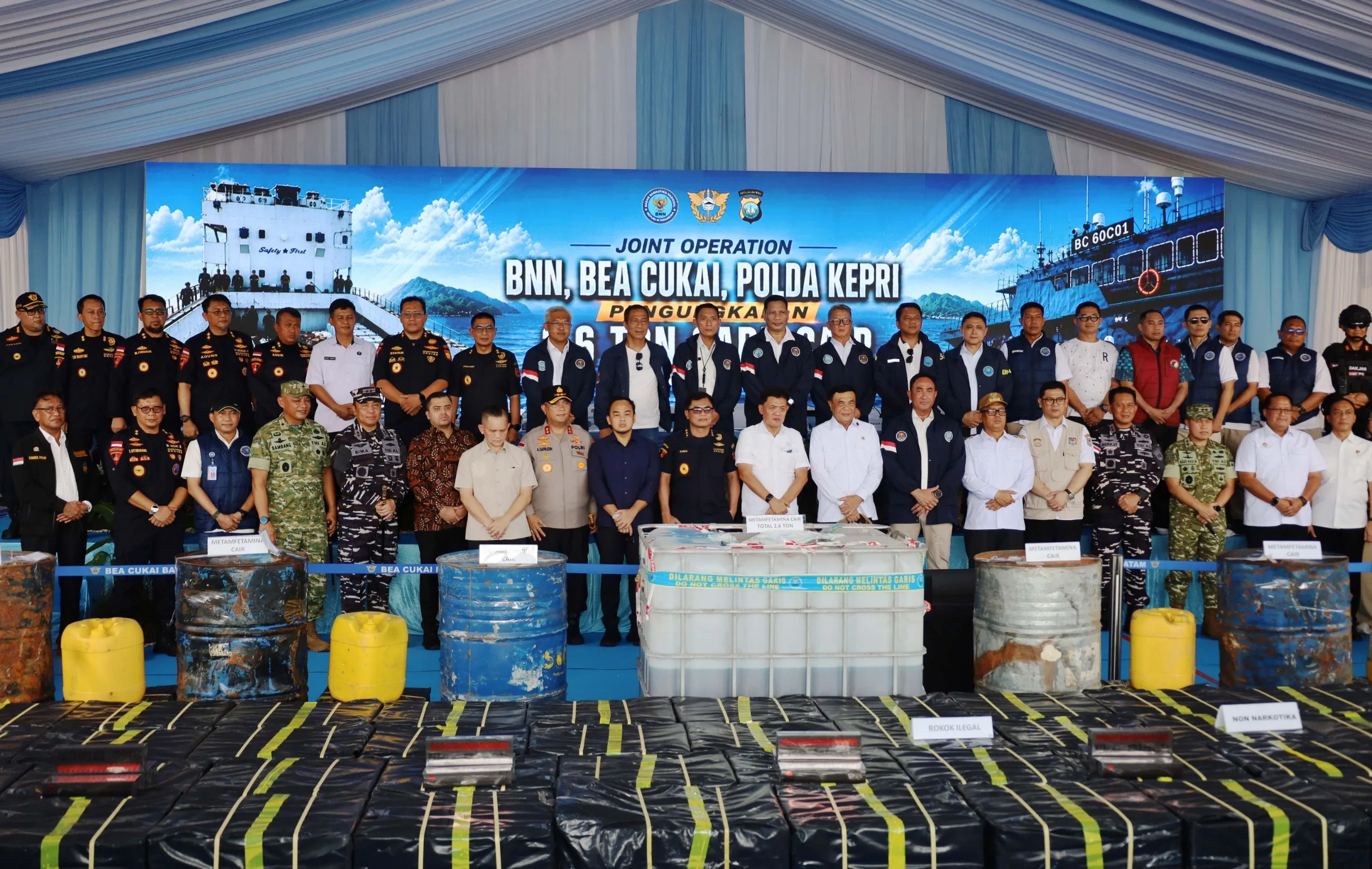 2,6 Ton Cairan Mengandung Metamfetamin Diamankan dari Kapal Berbendera Tanzania di Perairan Karimun