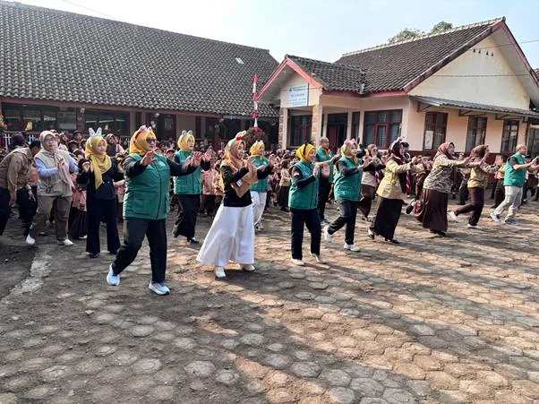 Hari Kesehatan Gigi dan Mulut, PDGI Kab Garut ke SDN Cikajang 2