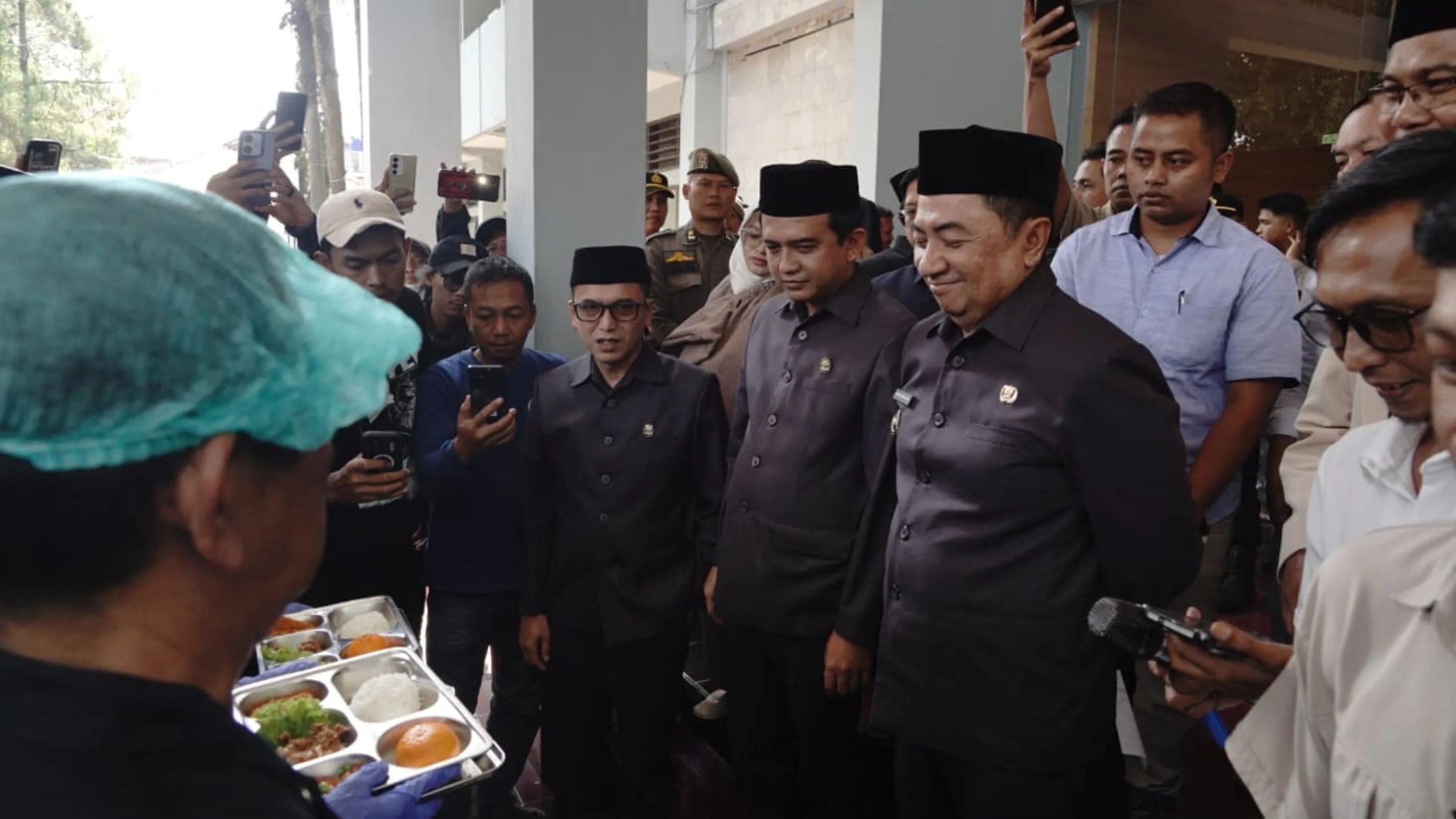Bupati Garut Tanggapi Aspirasi Relawan Makan Bergizi Gratis