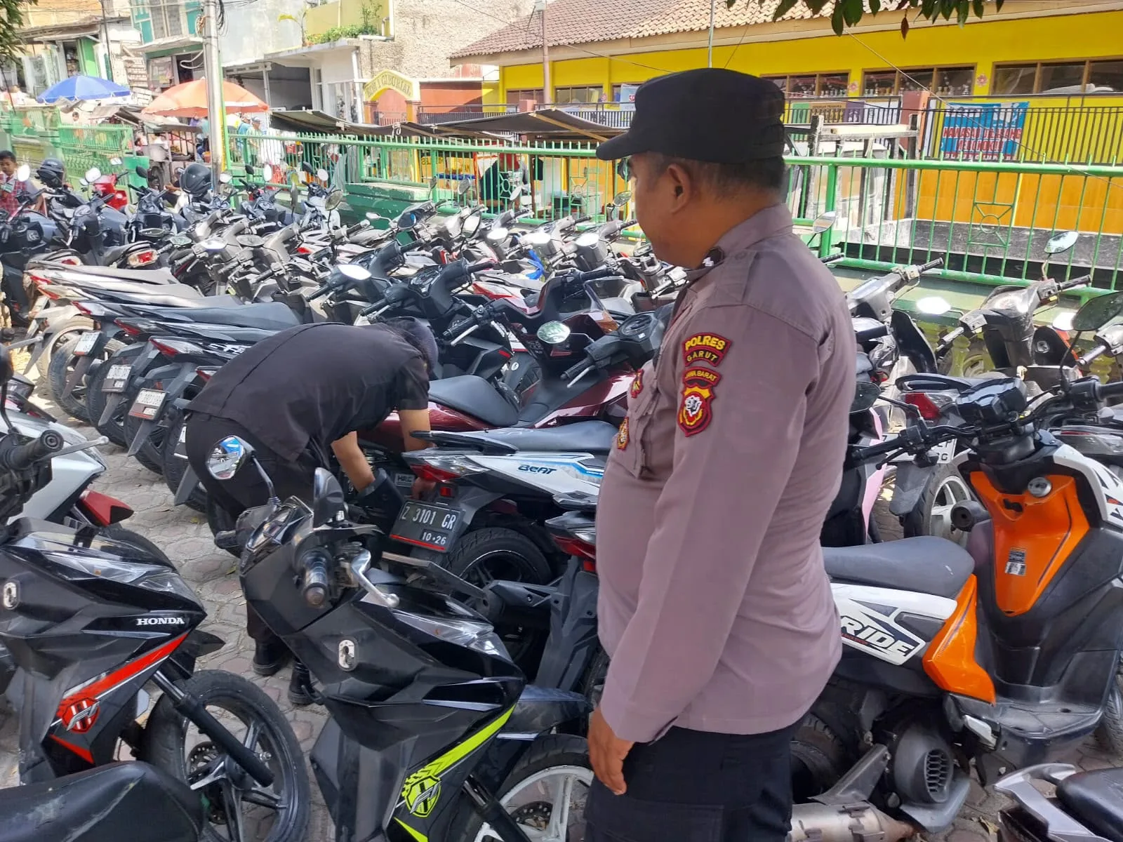 Razia Knalpot Brong di Leles Garut, 7 Knalpot Milik Pelajar Diamankan